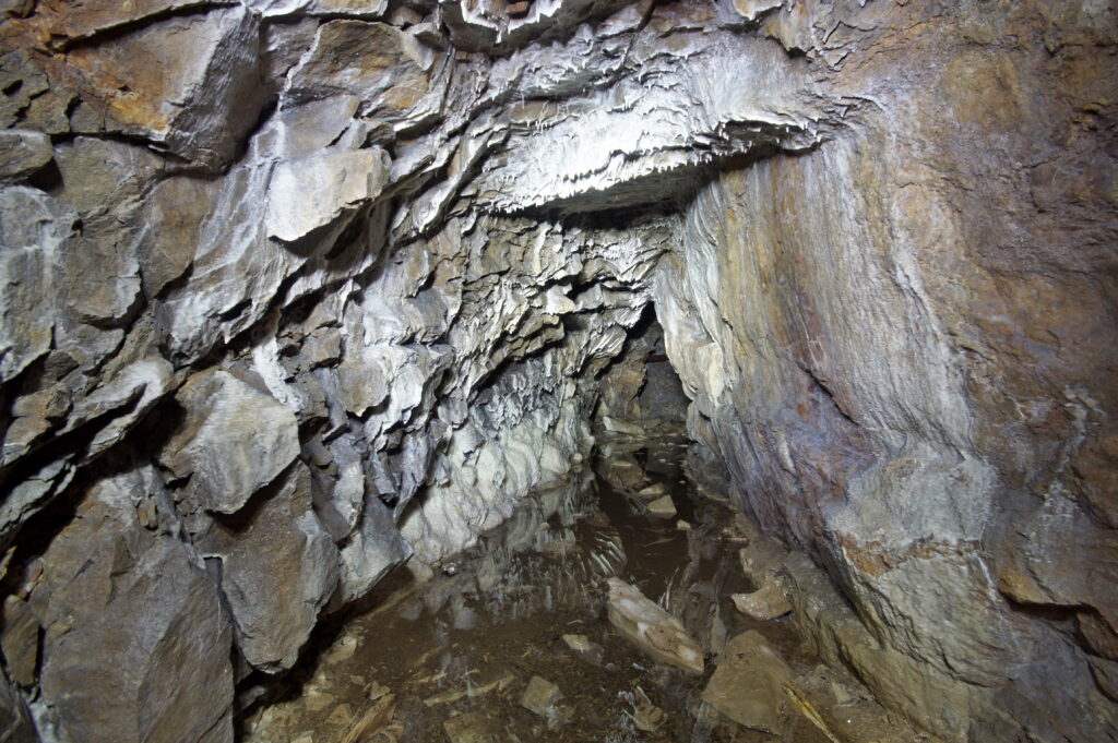 Stříbrnorudné doly