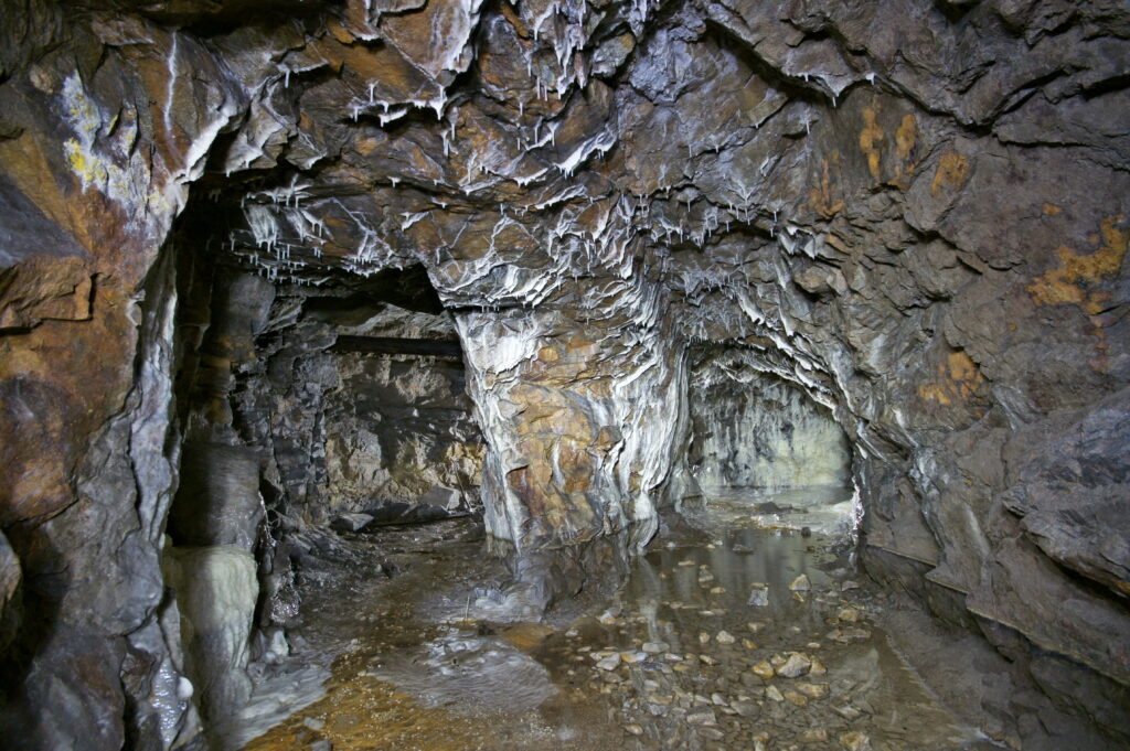 Stříbrnorudné doly