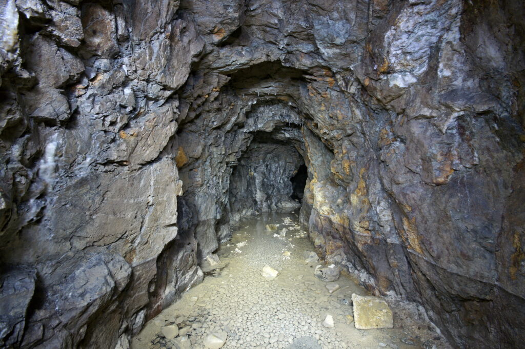Stříbrnorudné doly